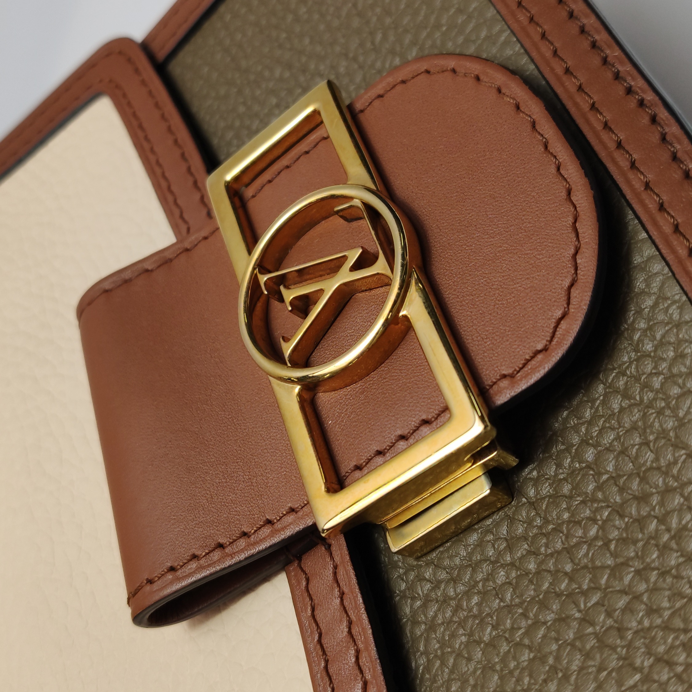 Louis Vuitton(LV) Dauphine Shoulder Bag Reverse Monogram Canvas Mini — photo 11 of 17