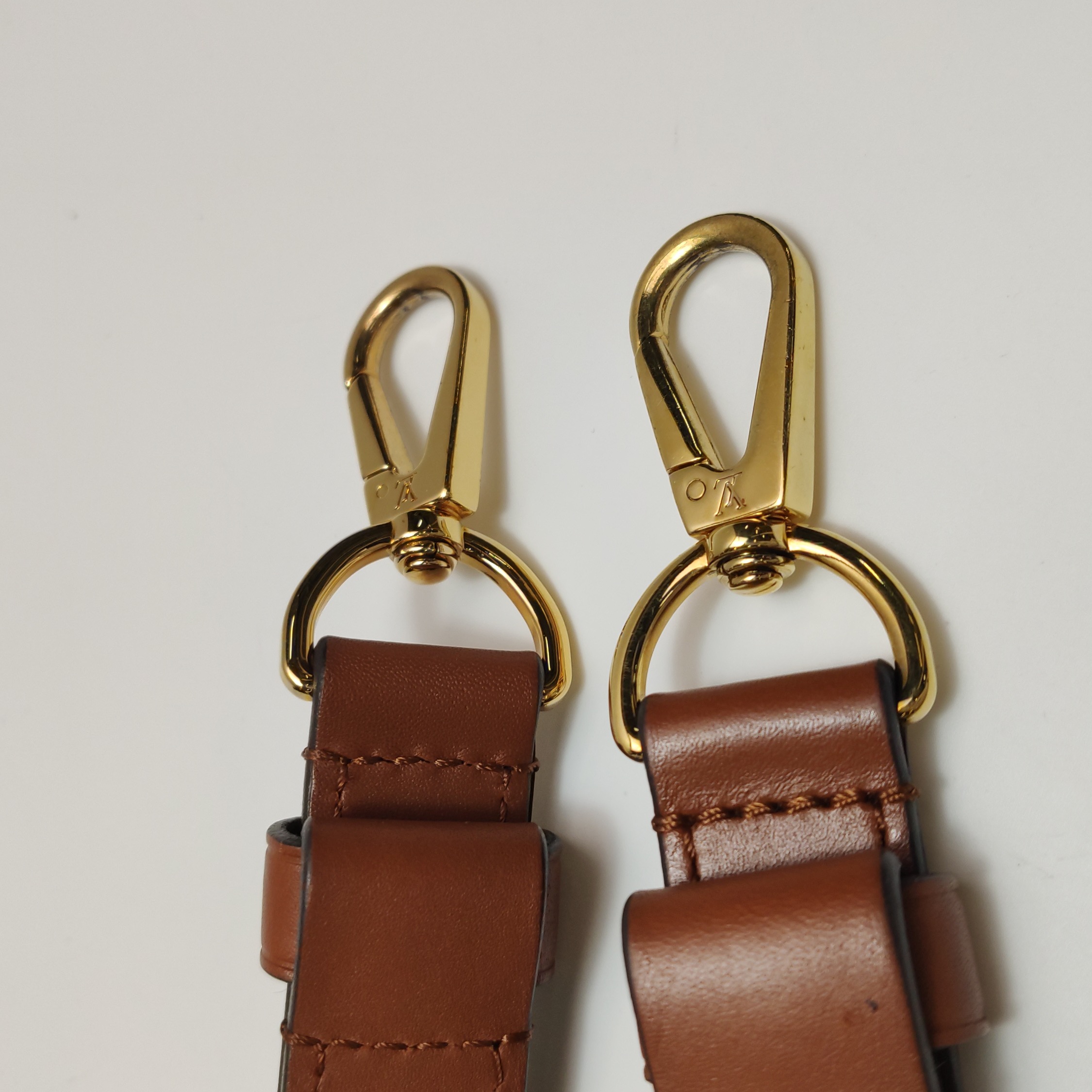 Louis Vuitton(LV) Dauphine Shoulder Bag Reverse Monogram Canvas Mini — photo 16 of 17