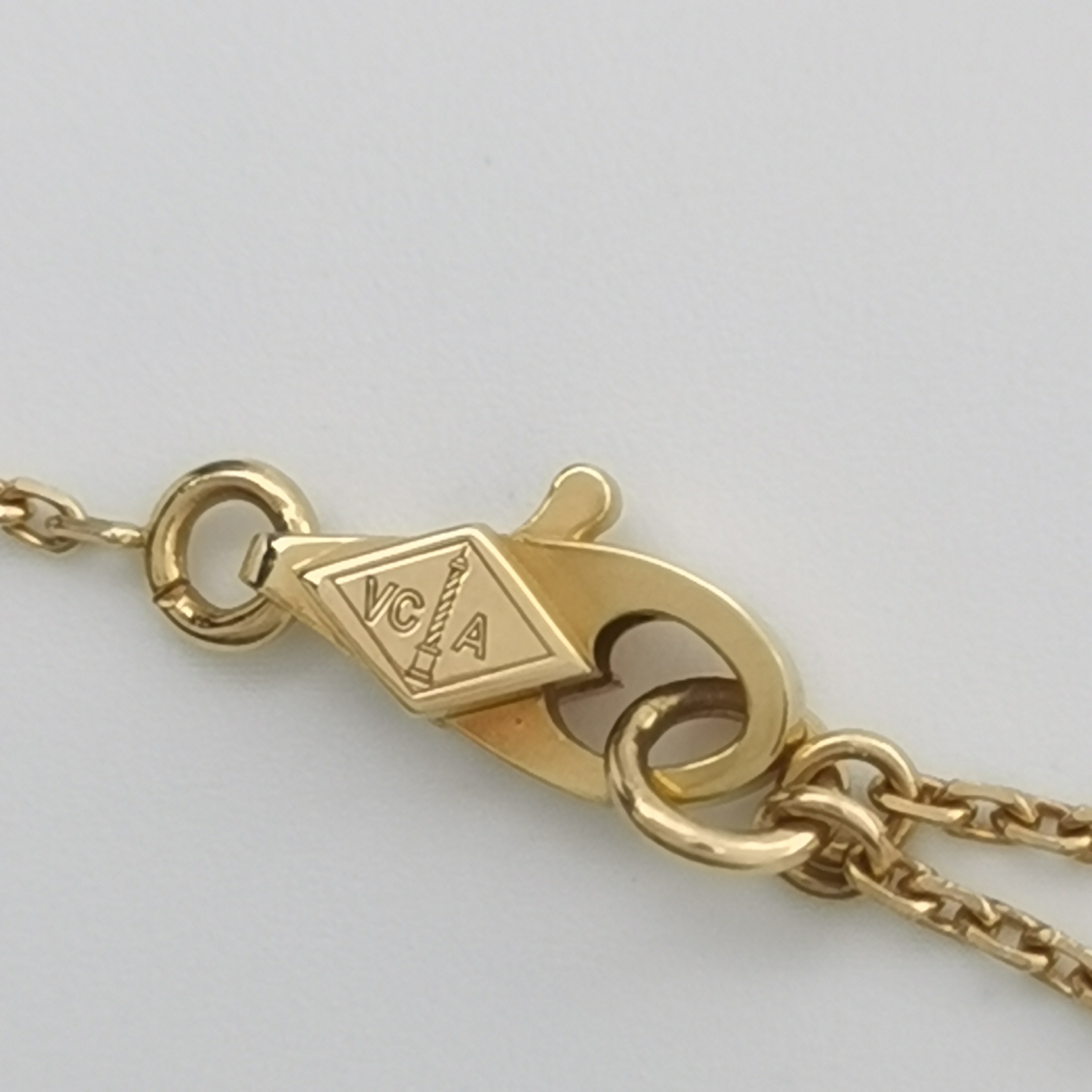 Van Cleef & Arpels Sweet Alhambra Pendant Necklace 18K Yellow Gold and Mother of Pearl — photo 5 of 8