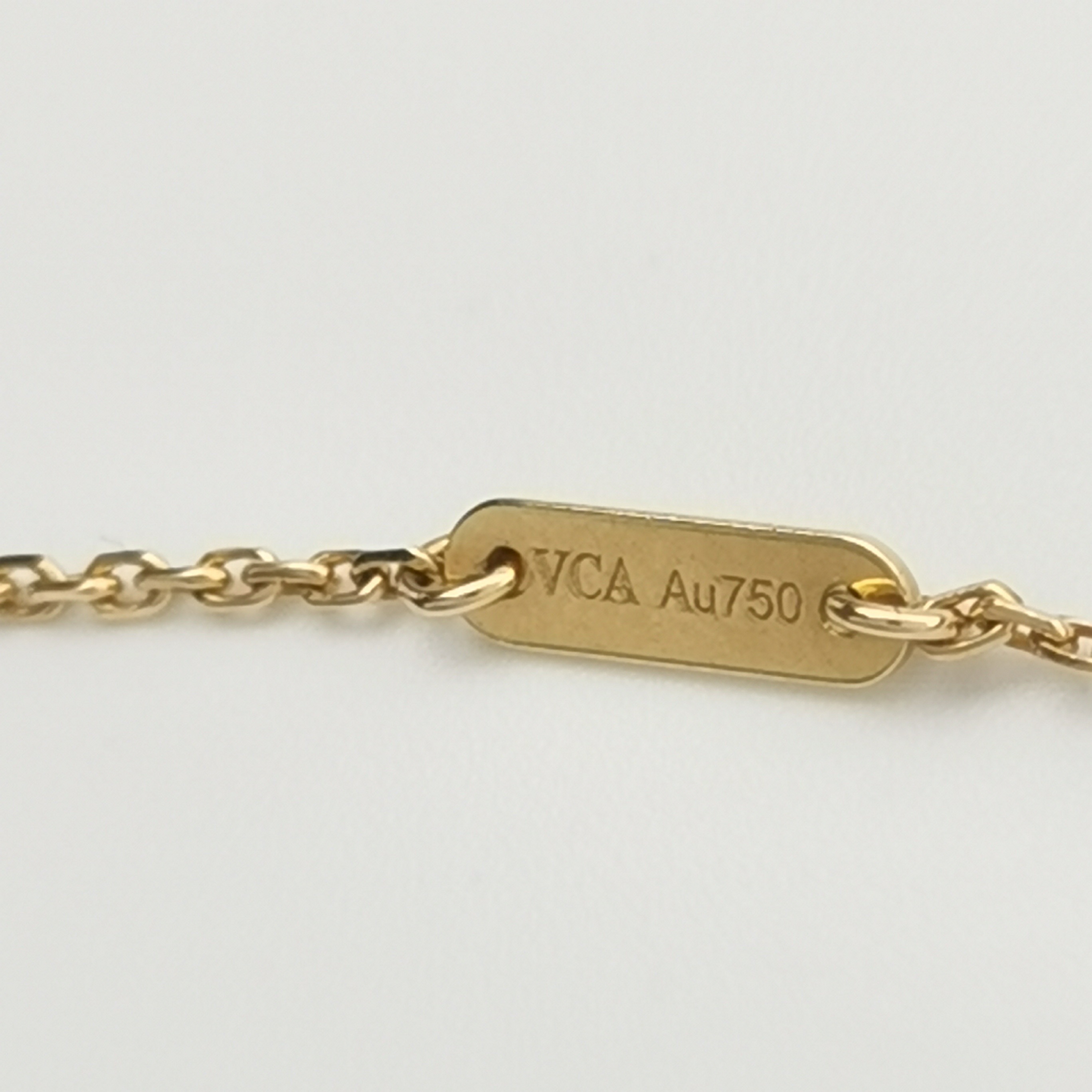 Van Cleef & Arpels Sweet Alhambra Pendant Necklace 18K Yellow Gold and Mother of Pearl — photo 6 of 8