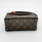 Louis Vuitton(LV) Solar Ray Soft Trunk Bag Monogram Canvas Mini — thumbnail 6