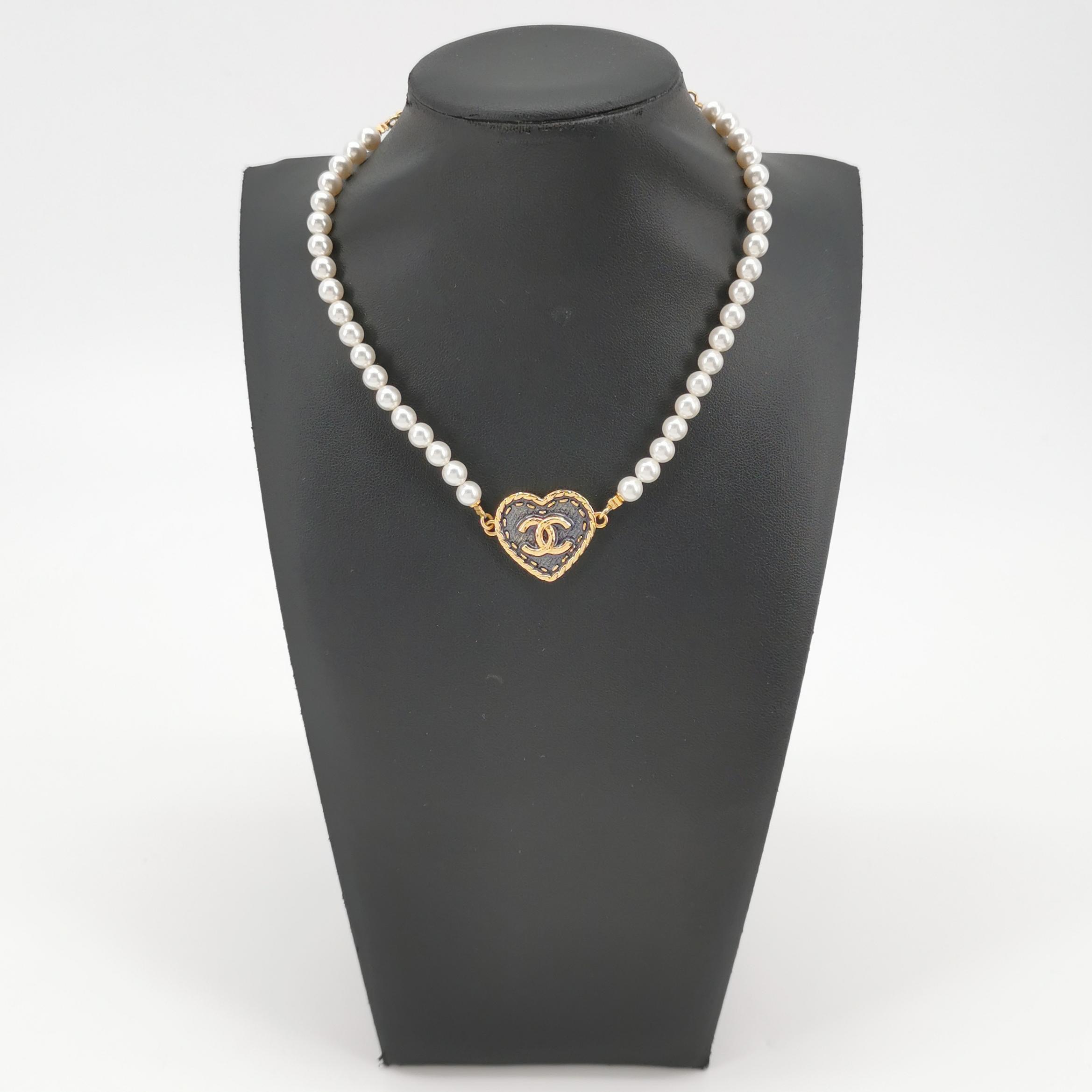Chanel CC Logo Heart Necklace Metal — alternate view