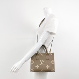 Louis Vuitton(LV) OnTheGo Tote Bicolor Monogram Empreinte Giant PM — thumbnail 2