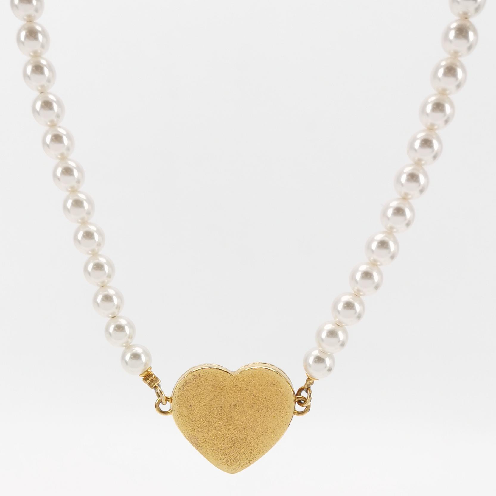Chanel CC Logo Heart Necklace Metal — photo 5 of 9