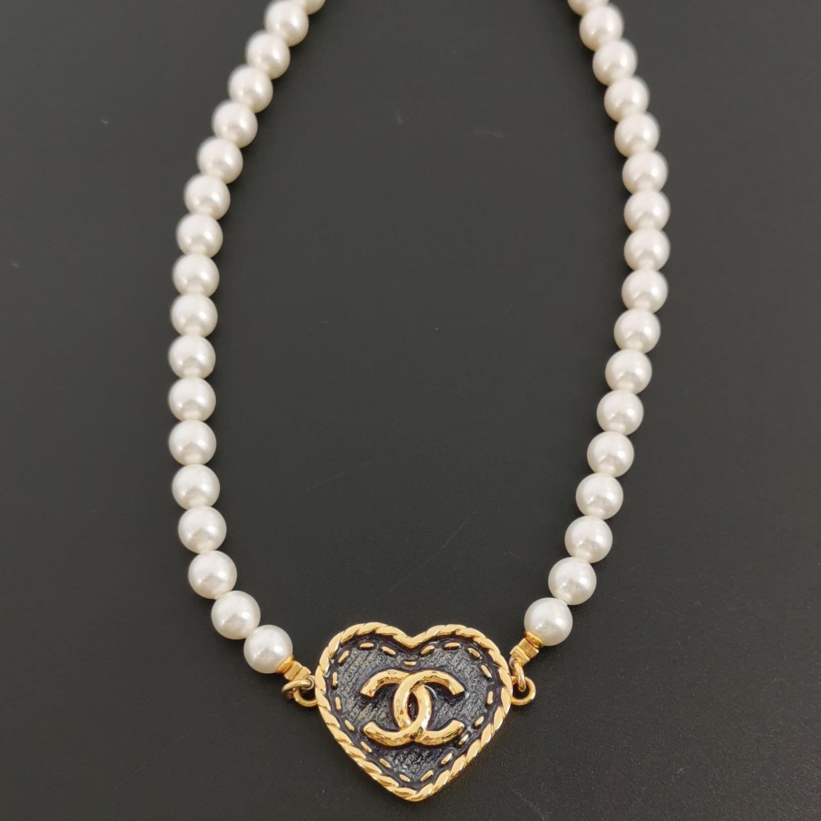 Chanel CC Logo Heart Necklace Metal — photo 3 of 9
