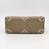 Louis Vuitton(LV) OnTheGo Tote Bicolor Monogram Empreinte Giant PM — thumbnail 6