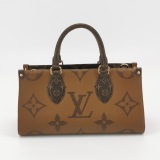 Louis Vuitton(LV) OnTheGo Tote Reverse Monogram Giant East West — thumbnail 6