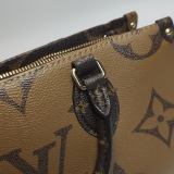 Louis Vuitton(LV) OnTheGo Tote Reverse Monogram Giant East West — thumbnail 10