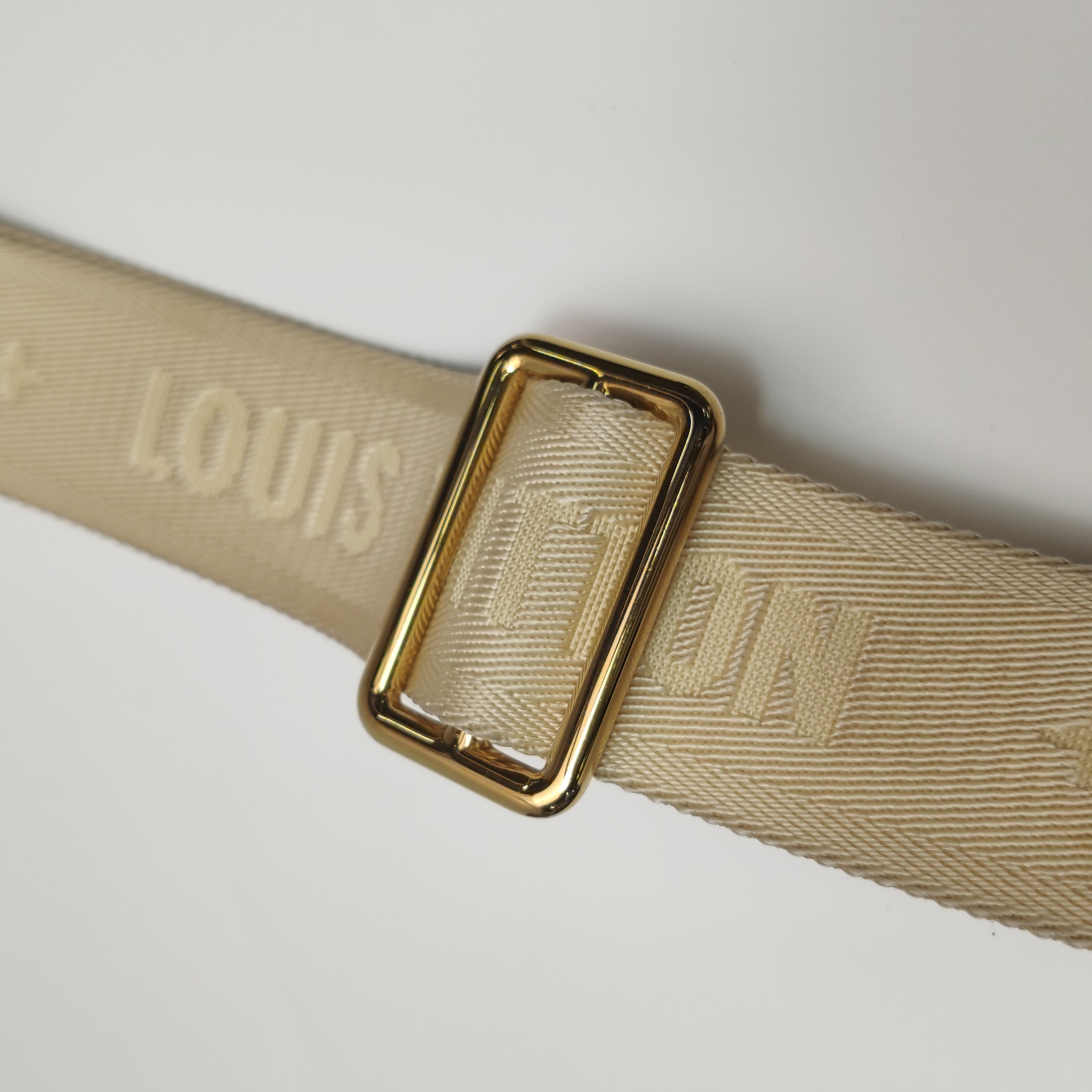 Louis Vuitton(LV) OnTheGo Tote Reverse Monogram Giant East West