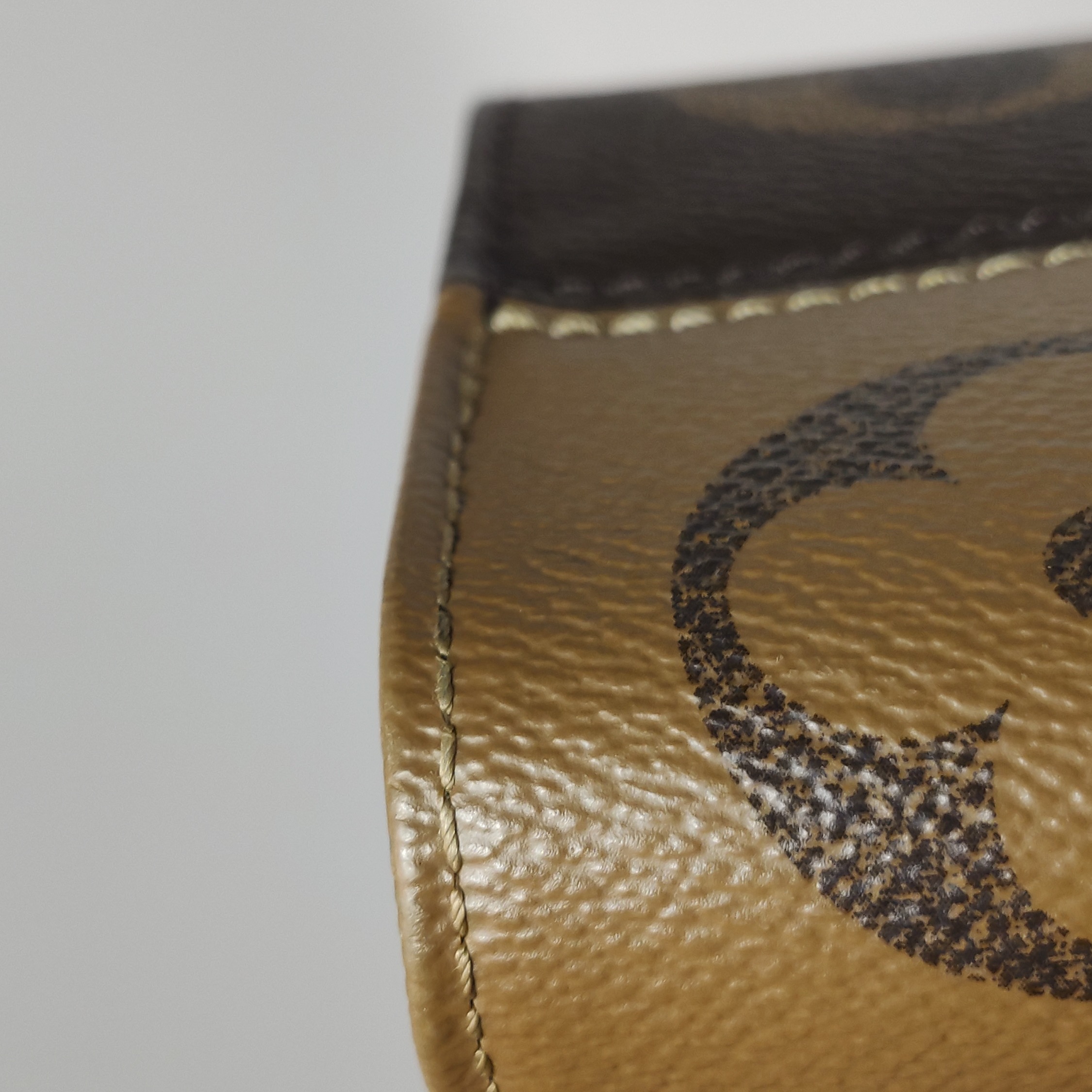 Louis Vuitton(LV) OnTheGo Tote Reverse Monogram Giant East West