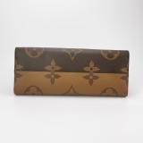 Louis Vuitton(LV) OnTheGo Tote Reverse Monogram Giant GM — thumbnail 6