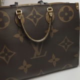 Louis Vuitton(LV) OnTheGo Tote Reverse Monogram Giant GM — thumbnail 7
