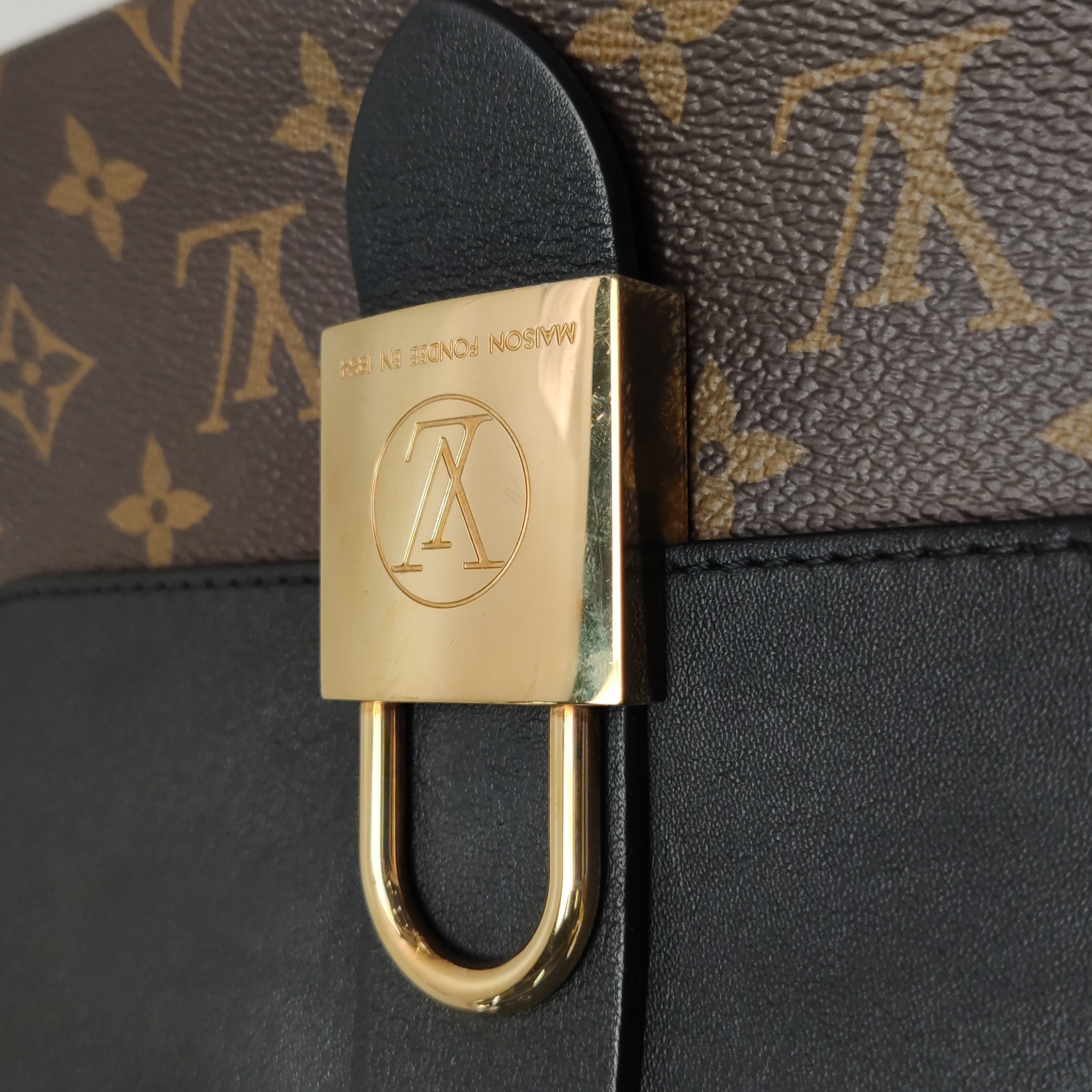 Louis Vuitton(LV) Locky Handbag Monogram Canvas with Leather BB