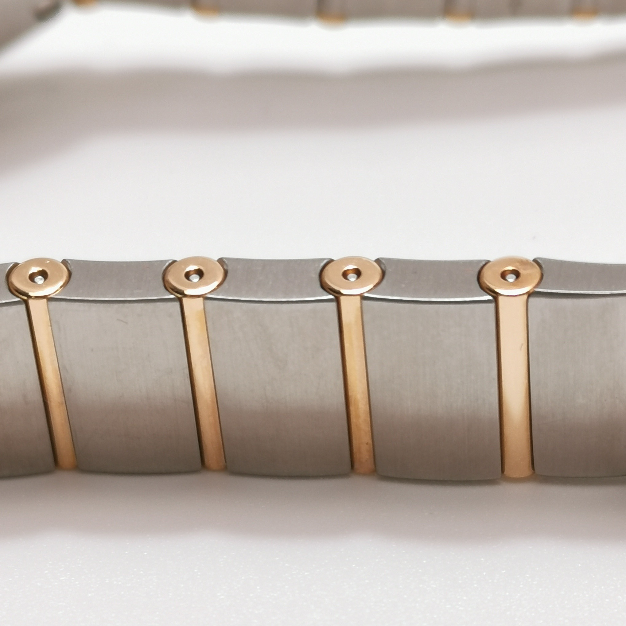 Omega Constellation Quartz Watch Stainless Steel and Rose Gold with Mother of Pearl 24 — photo 7 of 9