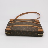 Louis Vuitton(LV) Soft Trunk Pouch Monogram Canvas — thumbnail 6