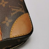 Louis Vuitton(LV) Soft Trunk Pouch Monogram Canvas — thumbnail 12