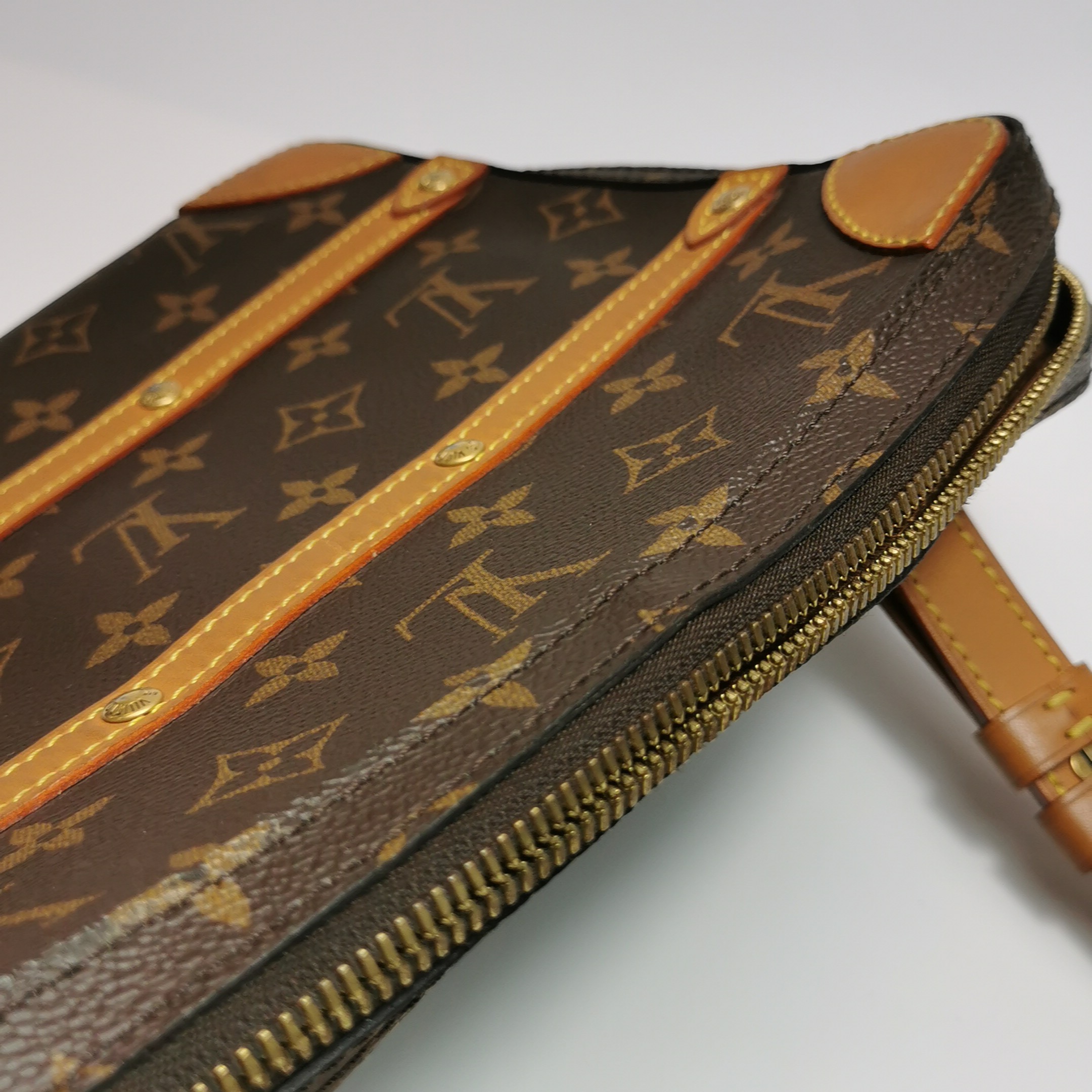Louis Vuitton(LV) Soft Trunk Pouch Monogram Canvas — photo 11 of 16