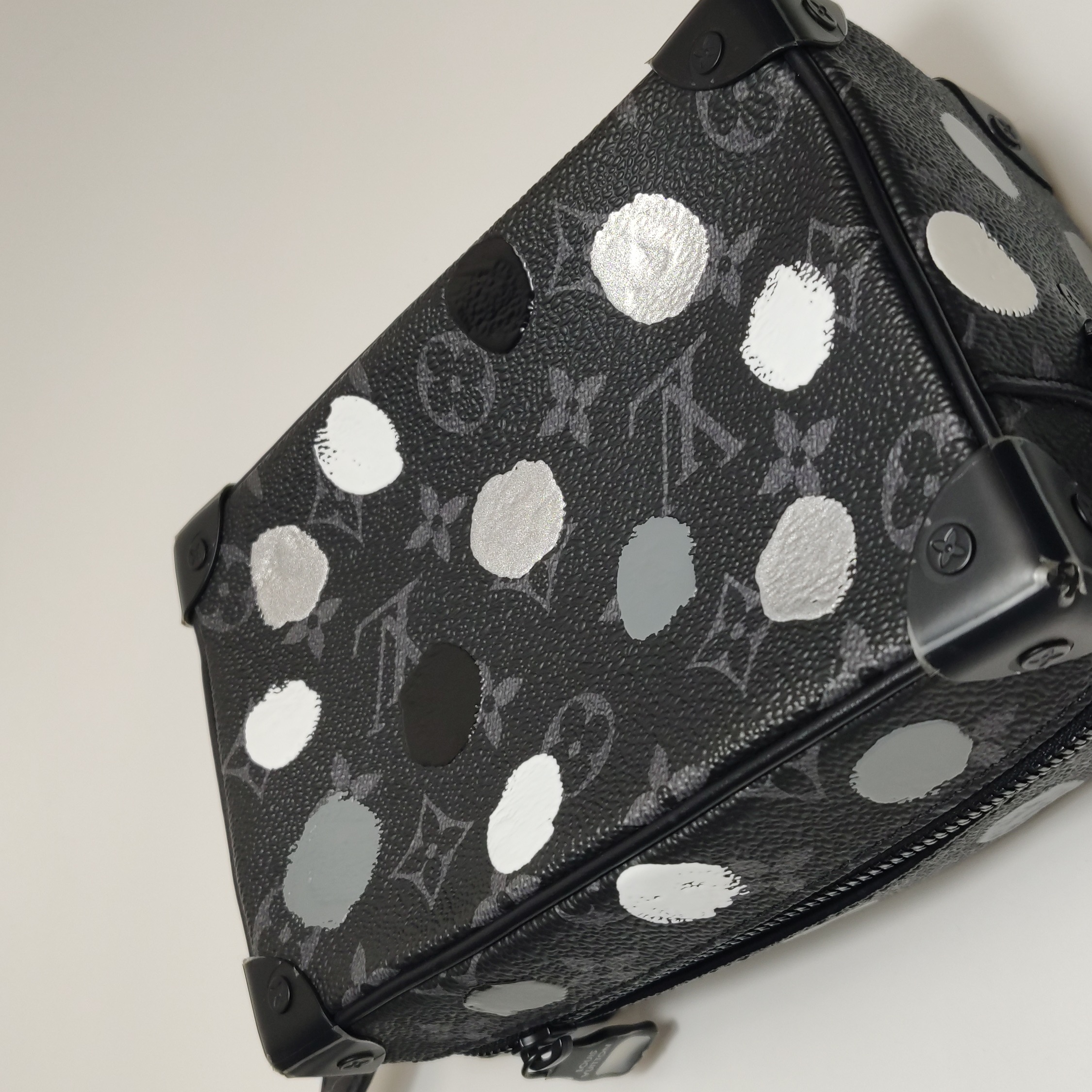 Louis Vuitton(LV) Soft Trunk Bag Yayoi Kusama Painted Dots Monogram Eclipse Canvas Mini — photo 15 of 16