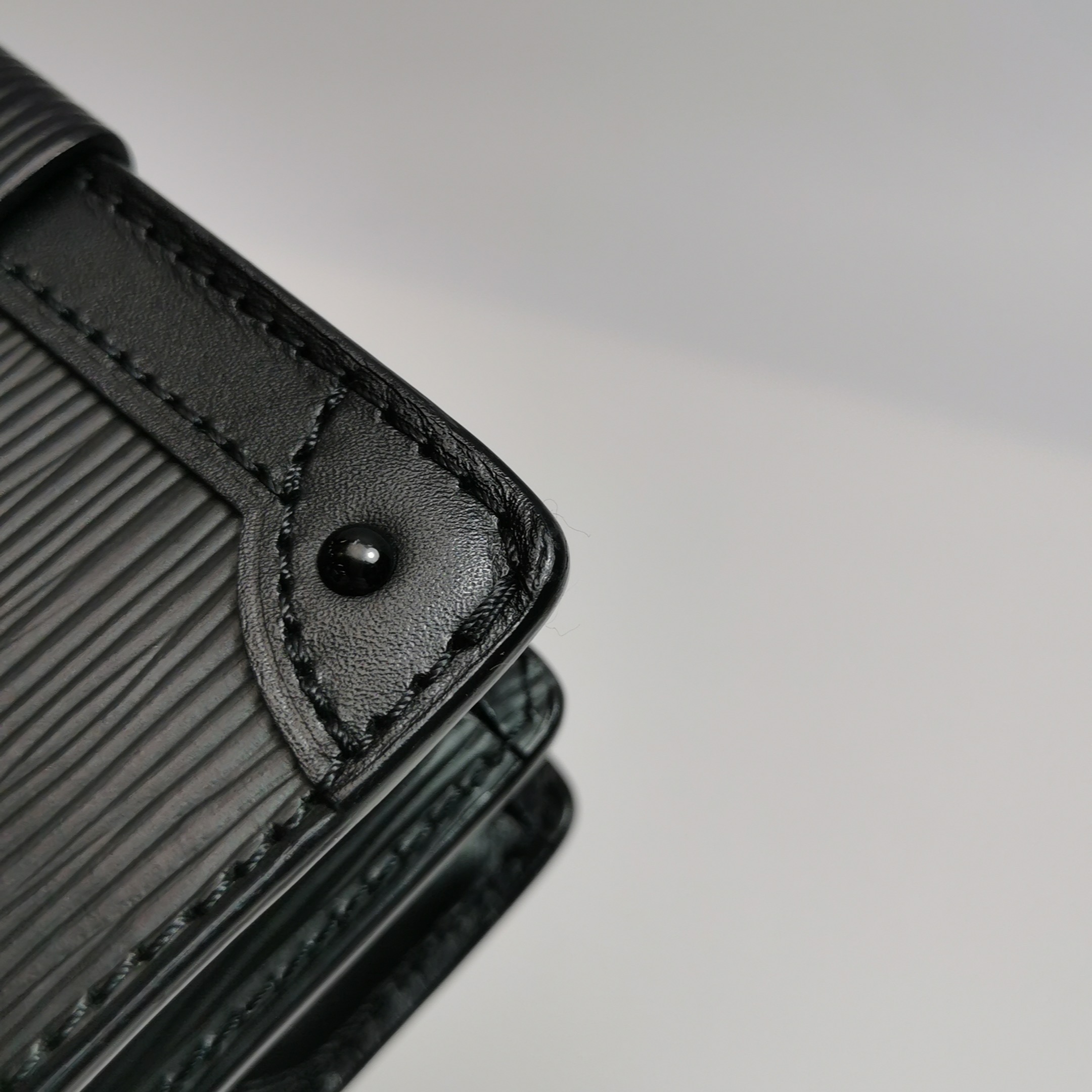 Louis Vuitton(LV) Trunk Clutch Epi Leather — photo 19 of 22