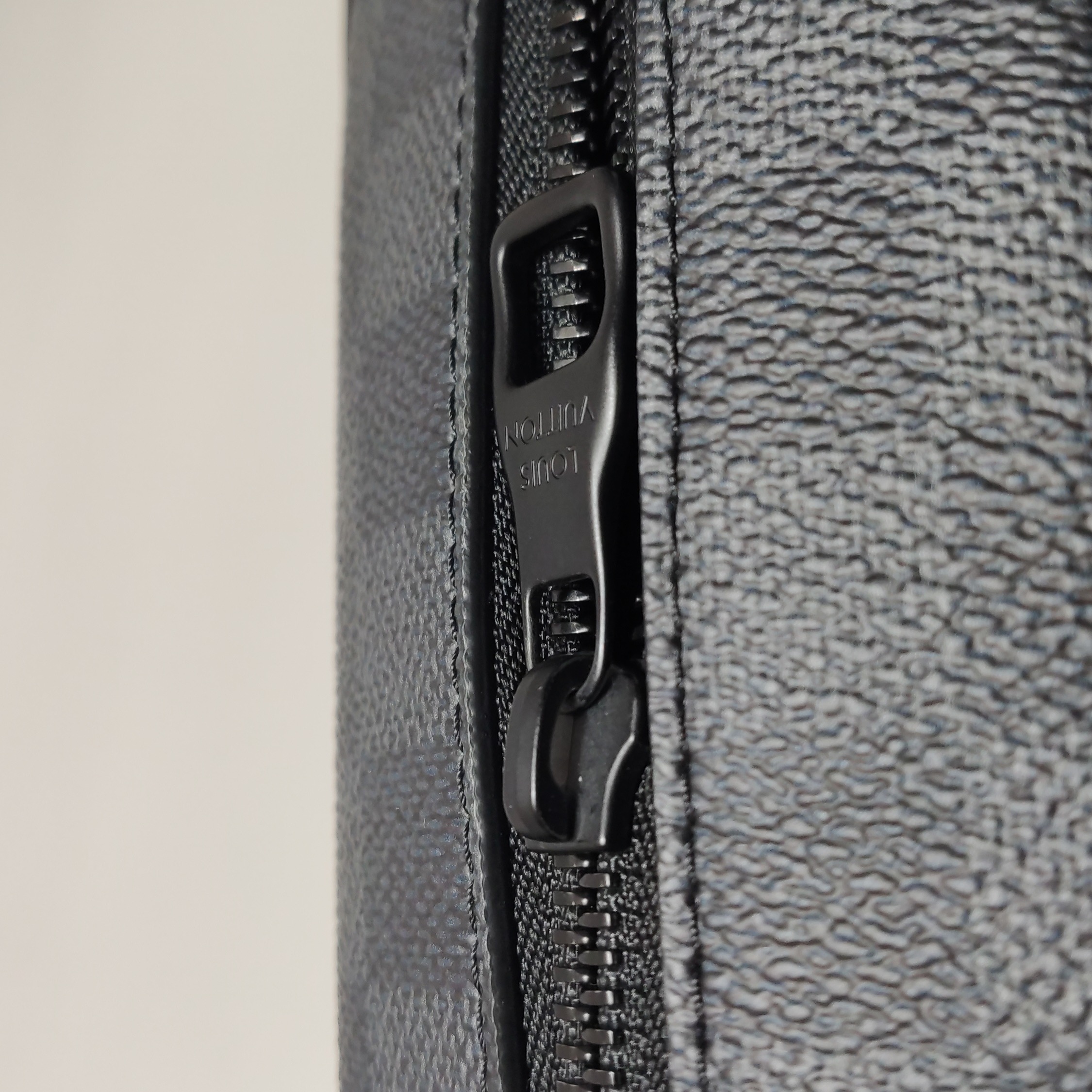 Louis Vuitton(LV) Soft Trunk Bag Limited Edition Wild Animals Damier Graphite Mini — photo 11 of 12