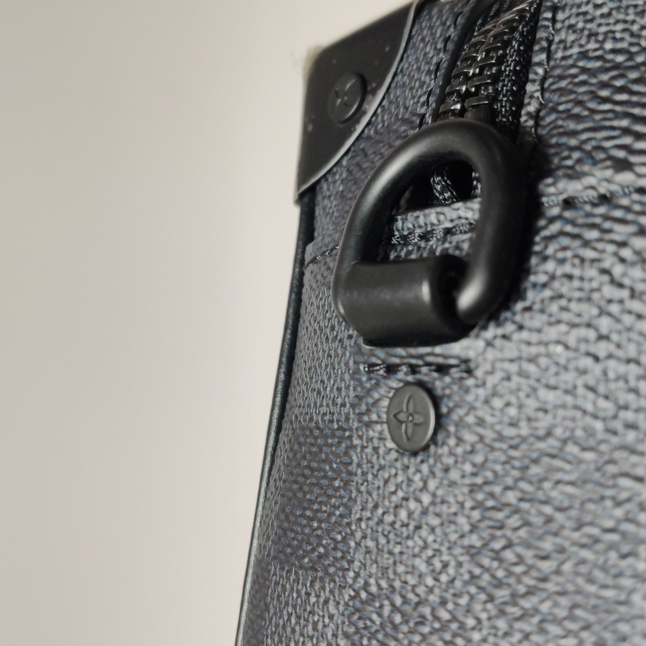 Louis Vuitton(LV) Soft Trunk Bag Limited Edition Wild Animals Damier Graphite Mini — photo 10 of 12