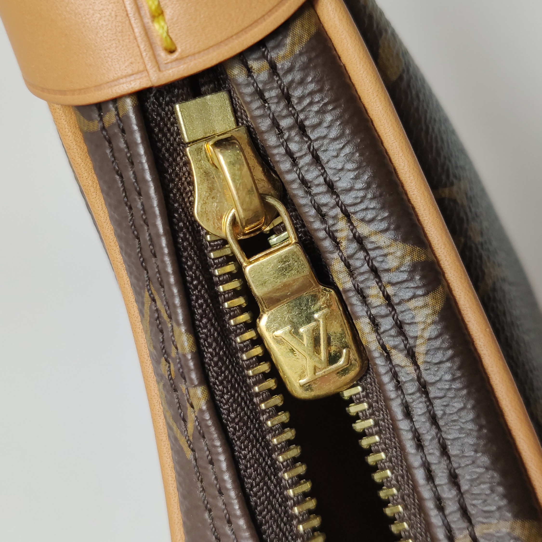 Louis Vuitton(LV) Loop Handbag Monogram Canvas — photo 12 of 13