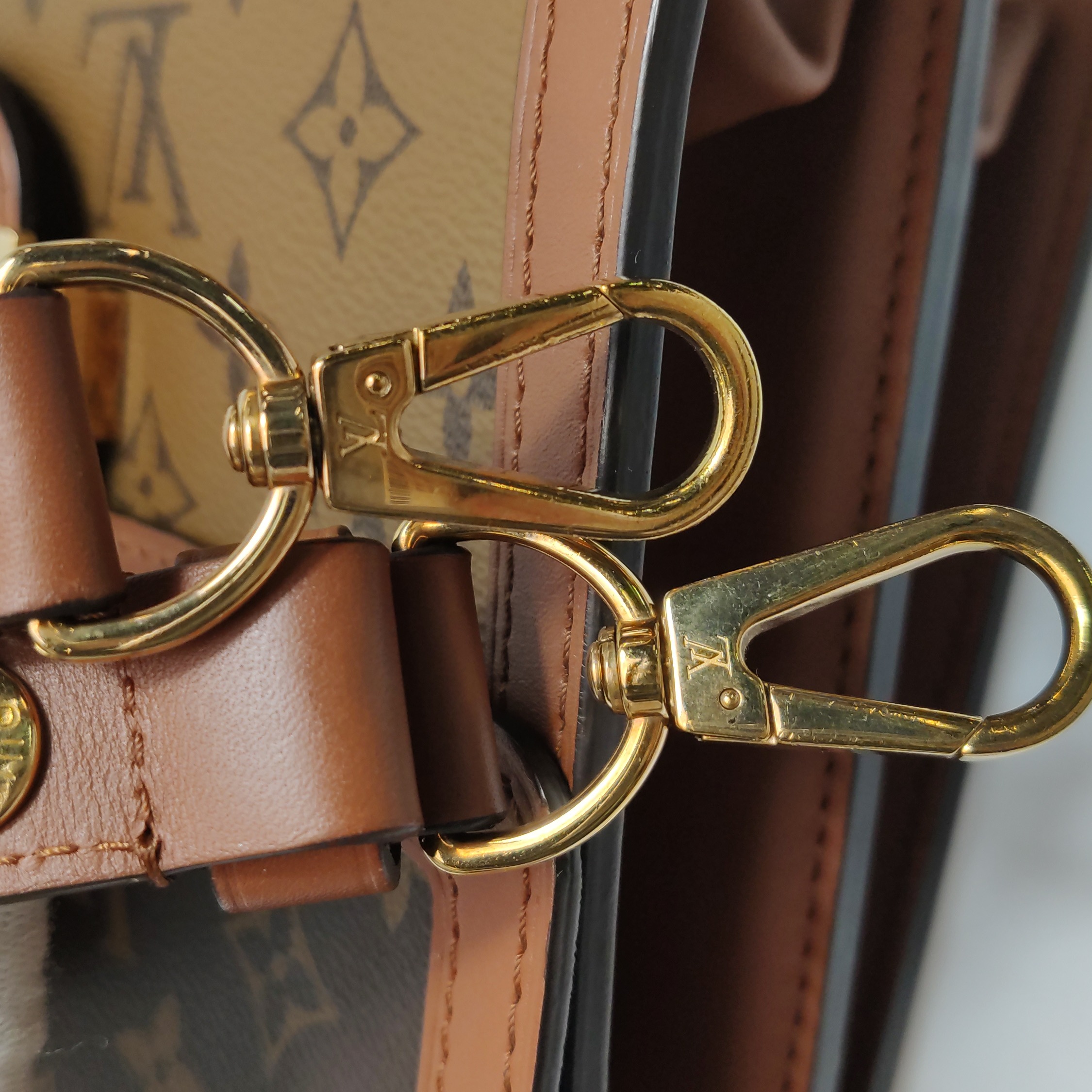 Louis Vuitton(LV) Dauphine Shoulder Bag Reverse Monogram Canvas MM — photo 15 of 15