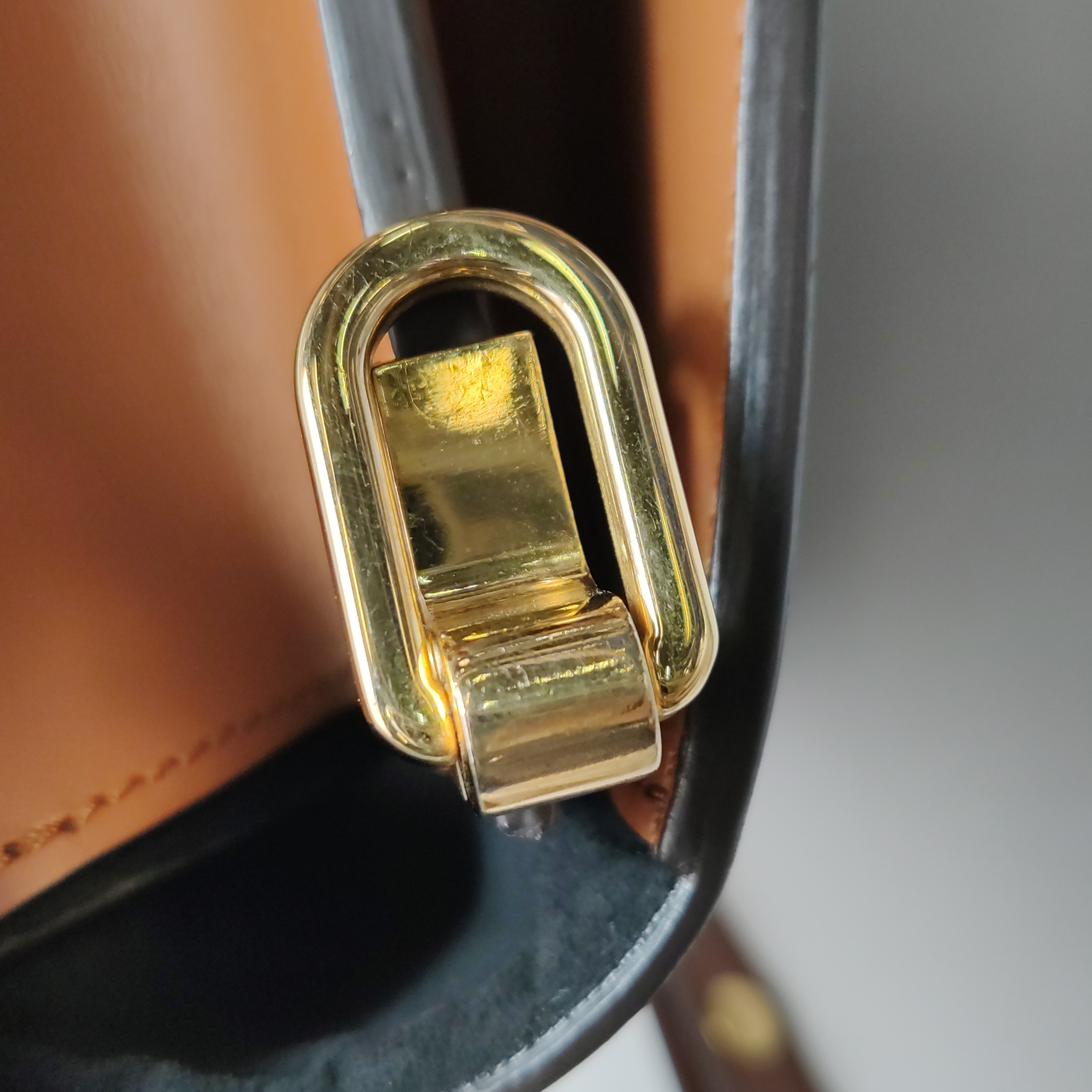 Louis Vuitton(LV) Dauphine Shoulder Bag Reverse Monogram Canvas MM — photo 9 of 15