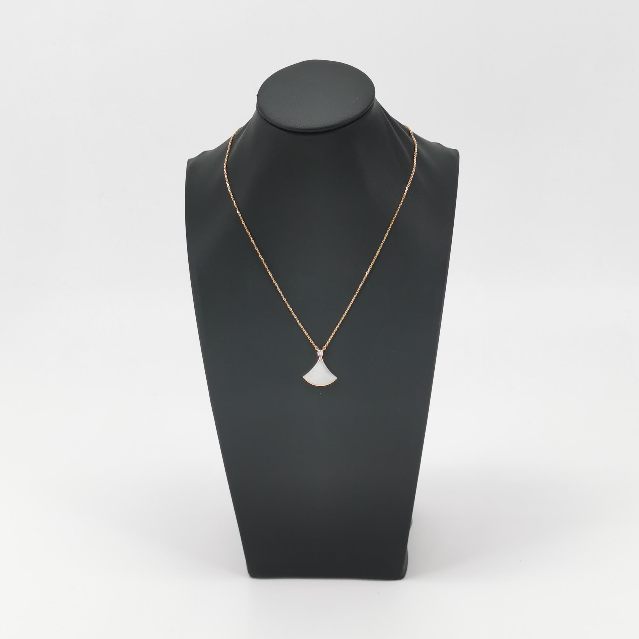 Bvlgari Divas' Dream Pendant Necklace 18K Rose Gold with Mother of Pearl and Diamond Small — alternate view