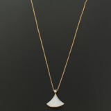 Bvlgari Divas' Dream Pendant Necklace 18K Rose Gold with Mother of Pearl and Diamond Small — thumbnail 4