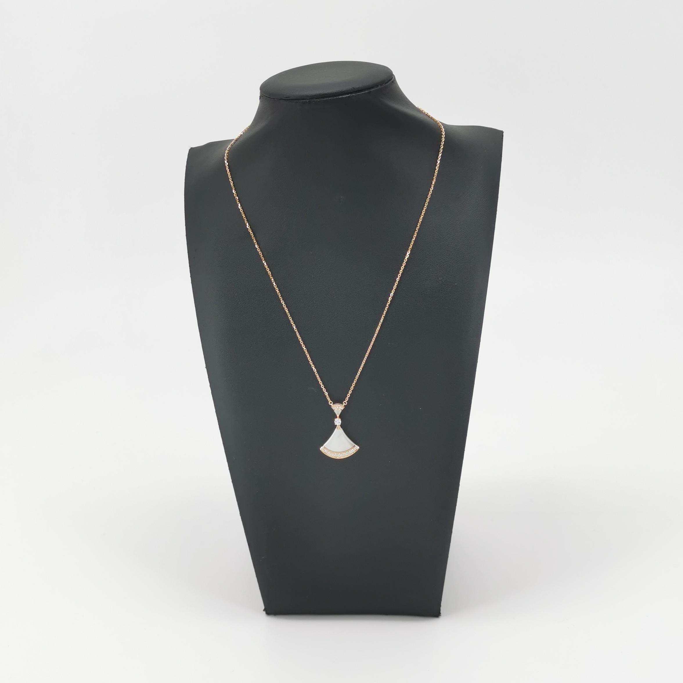 Bvlgari Divas' Dream Pendant Necklace 18K Rose Gold with Mother of Pearl and Diamonds Large — alternate view