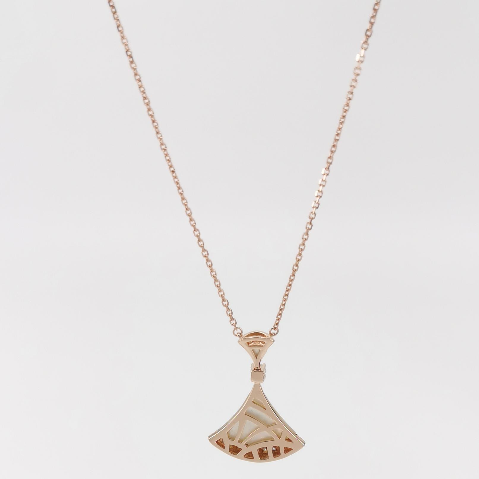 Bvlgari Divas' Dream Pendant Necklace 18K Rose Gold with Mother of Pearl and Diamonds Large — photo 4 of 7