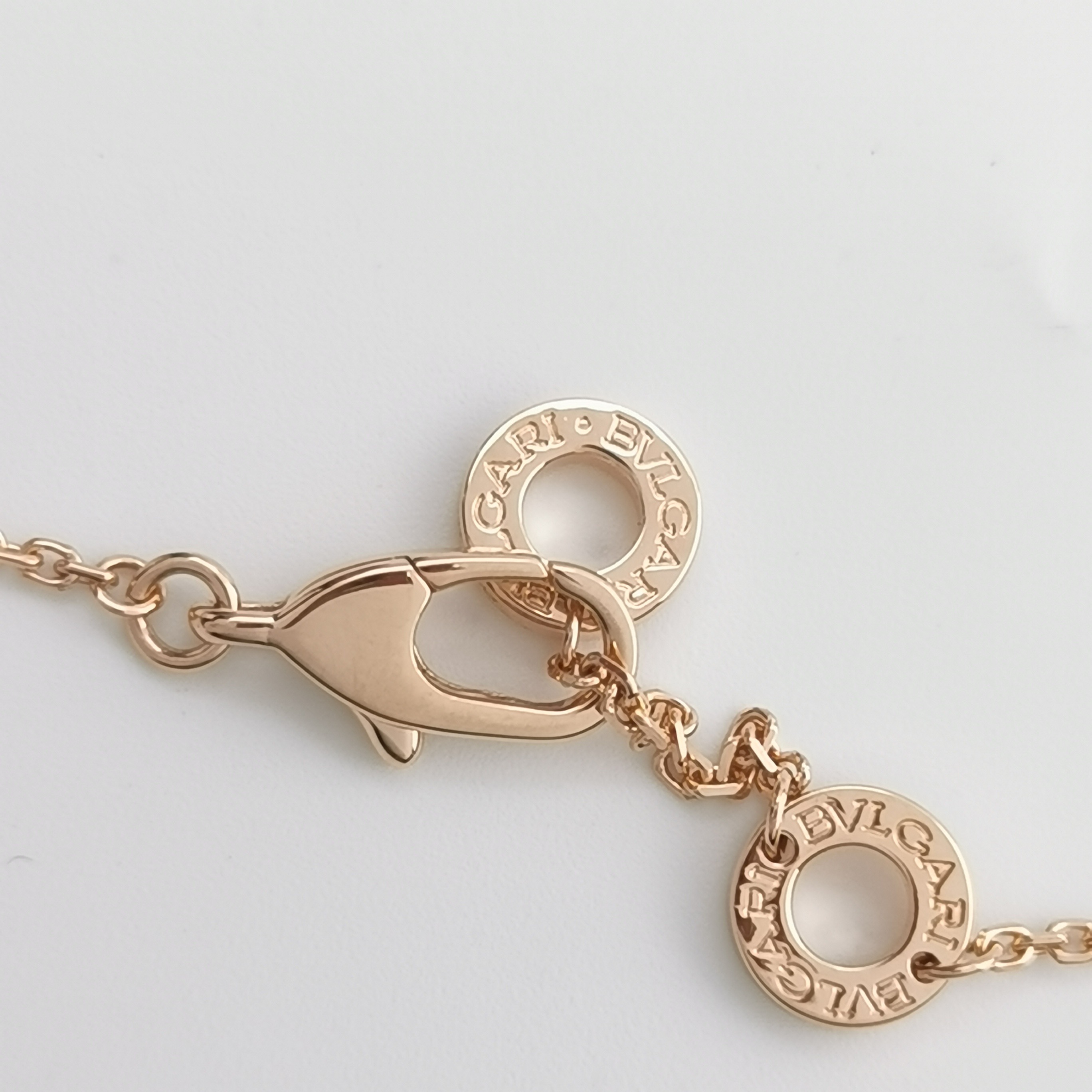 Bvlgari Divas' Dream Pendant Necklace 18K Rose Gold with Mother of Pearl and Diamonds Large — photo 7 of 7