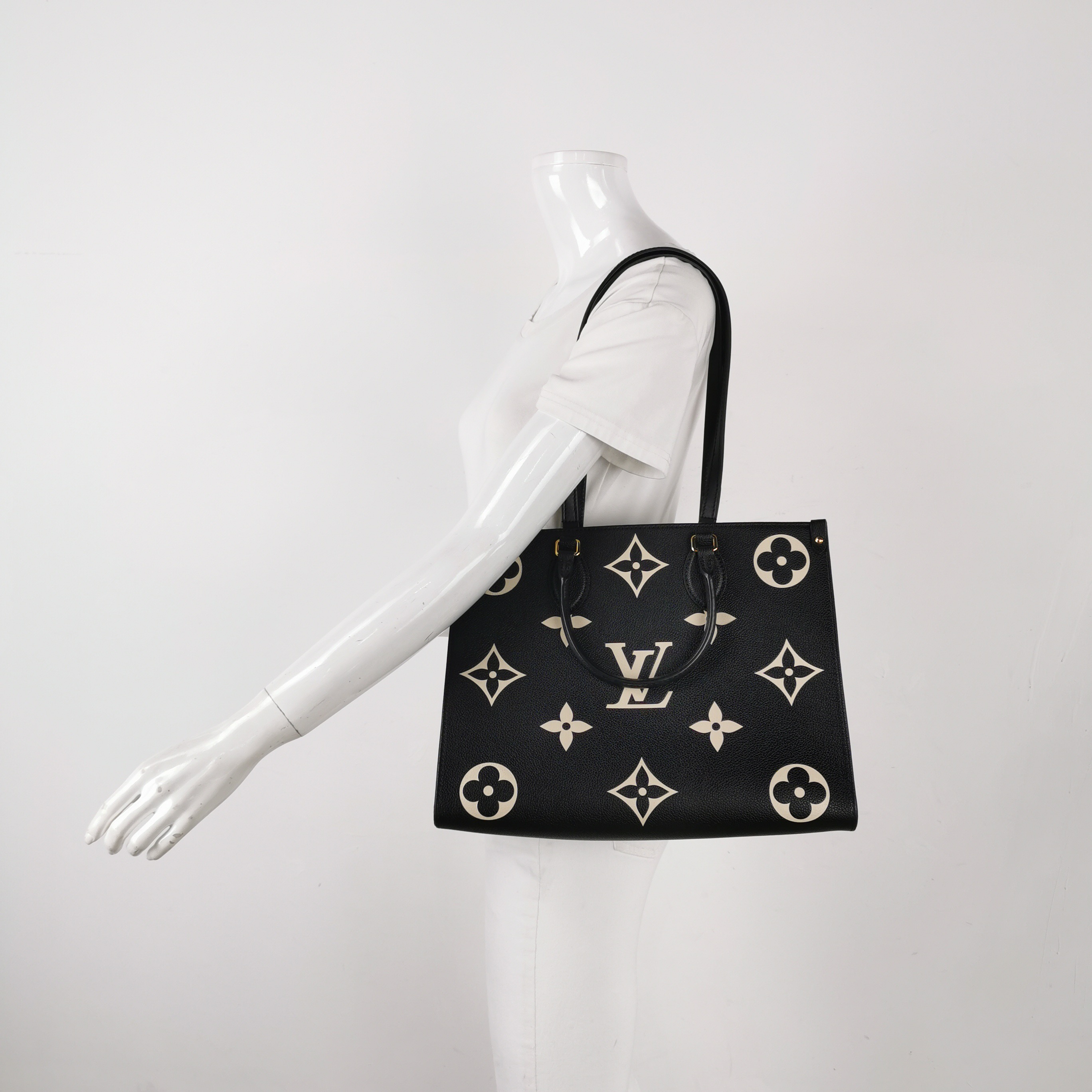 Louis Vuitton(LV) OnTheGo Tote Bicolor Monogram Empreinte Giant MM — alternate view