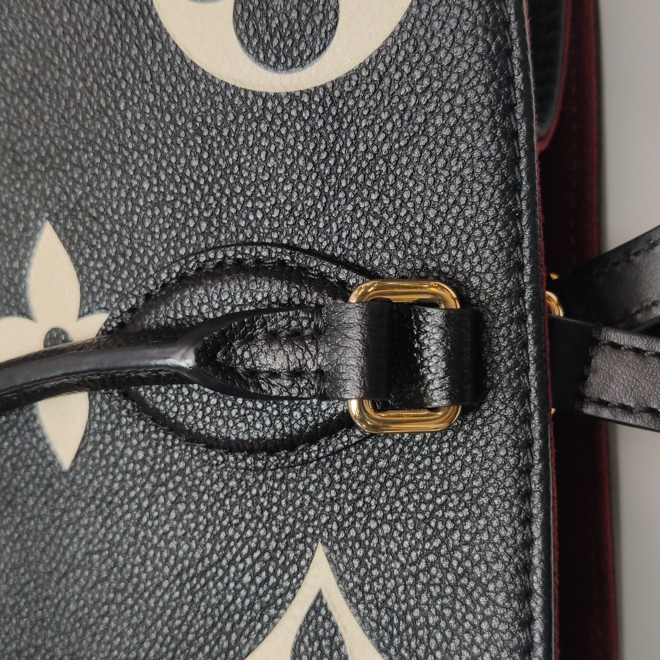 Louis Vuitton(LV) OnTheGo Tote Bicolor Monogram Empreinte Giant MM — photo 9 of 13