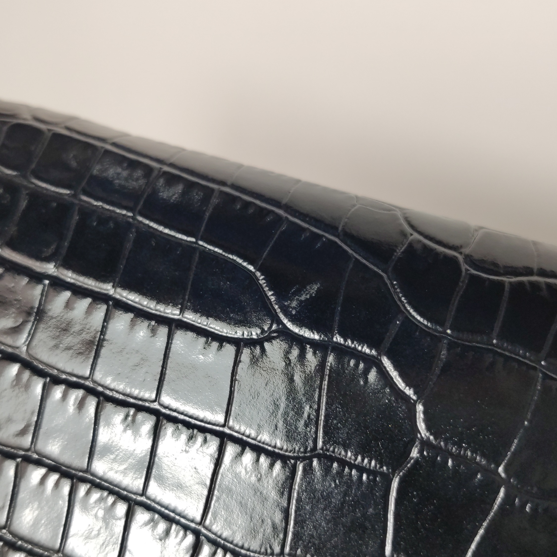 Saint Laurent(LV) Cassandra Chain Shoulder Bag Crocodile Embossed Leather Small