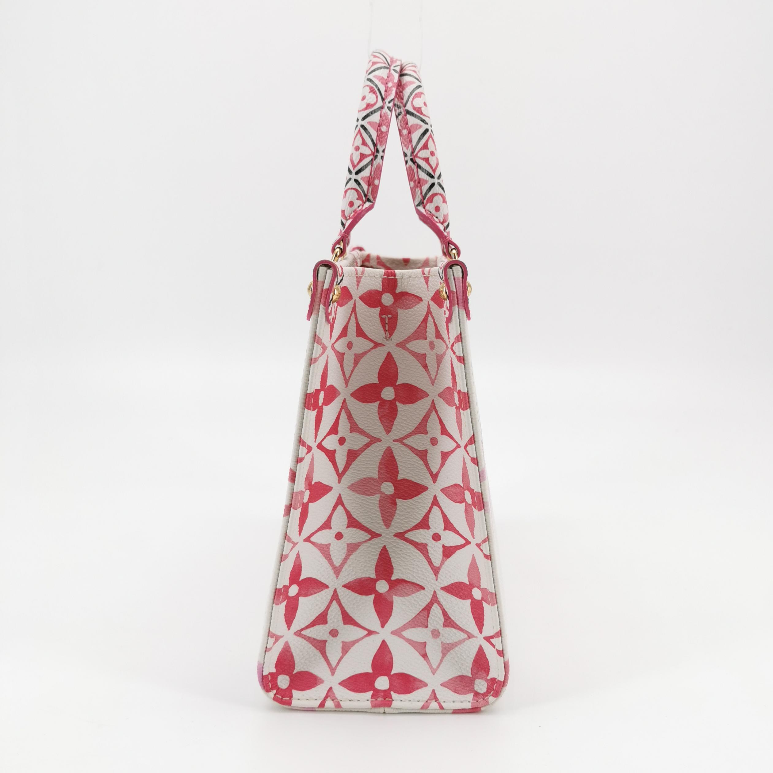 Louis Vuitton(LV) OnTheGo Tote By The Pool Monogram Watercolor Giant PM — photo 3 of 20