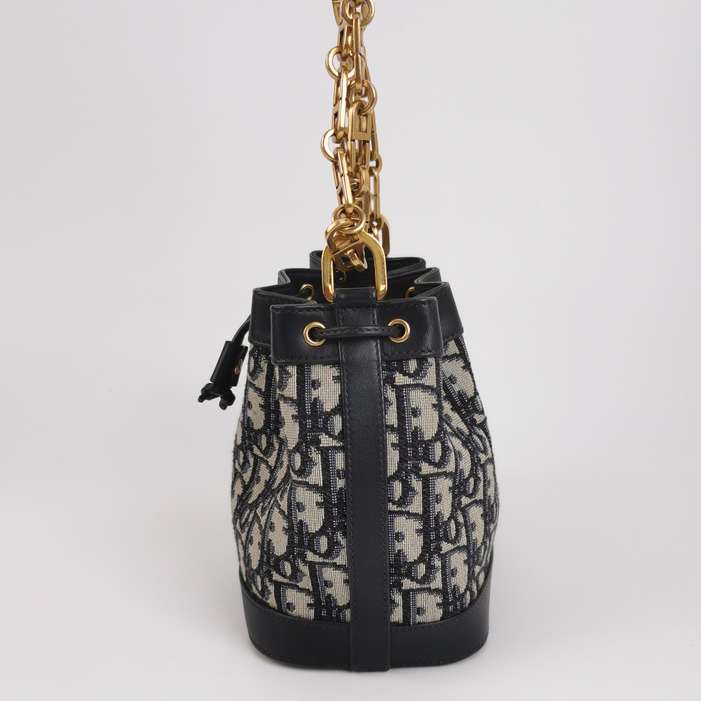 Christian Dior Oblique Jacquard Drawstring Bucket Bag Black Leather — photo 4 of 14