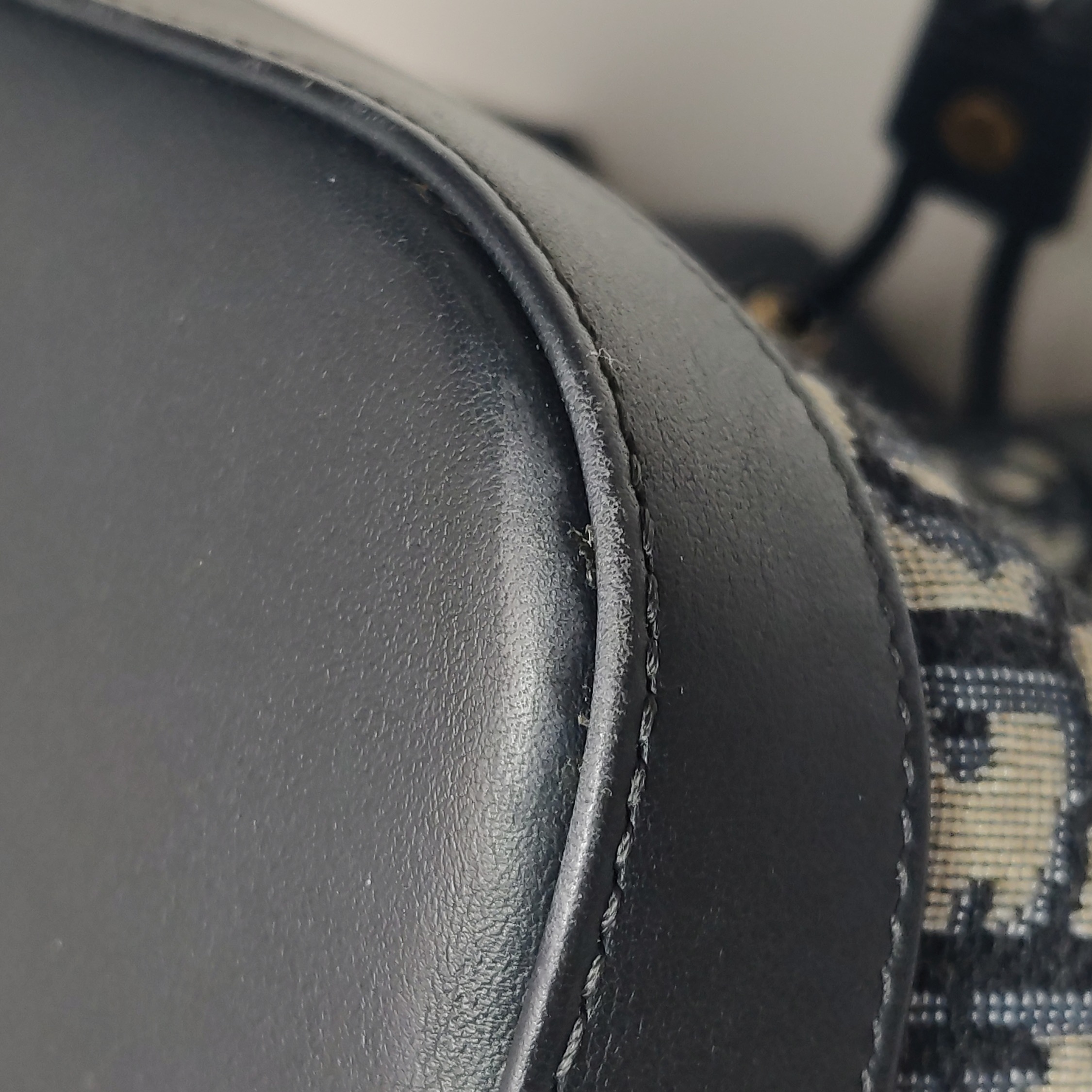 Christian Dior Oblique Jacquard Drawstring Bucket Bag Black Leather — photo 12 of 14