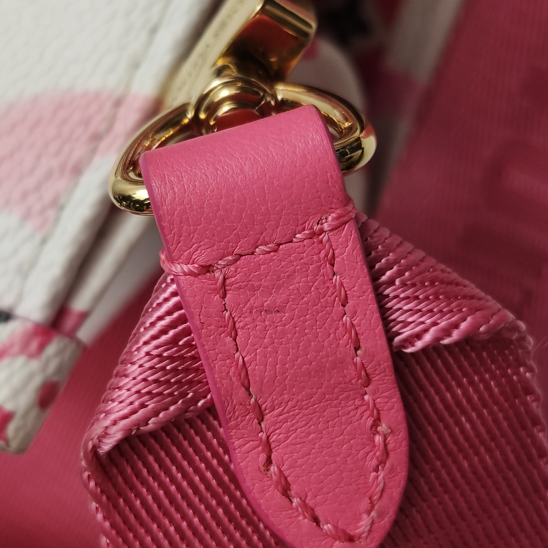 Louis Vuitton(LV) OnTheGo Tote By The Pool Monogram Watercolor Giant PM — photo 13 of 20