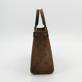Louis Vuitton(LV) OnTheGo Tote Reverse Monogram Giant PM — thumbnail 4