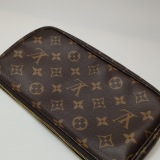 Louis Vuitton(LV) Multi Pochette Accessoires Monogram Canvas — thumbnail 10