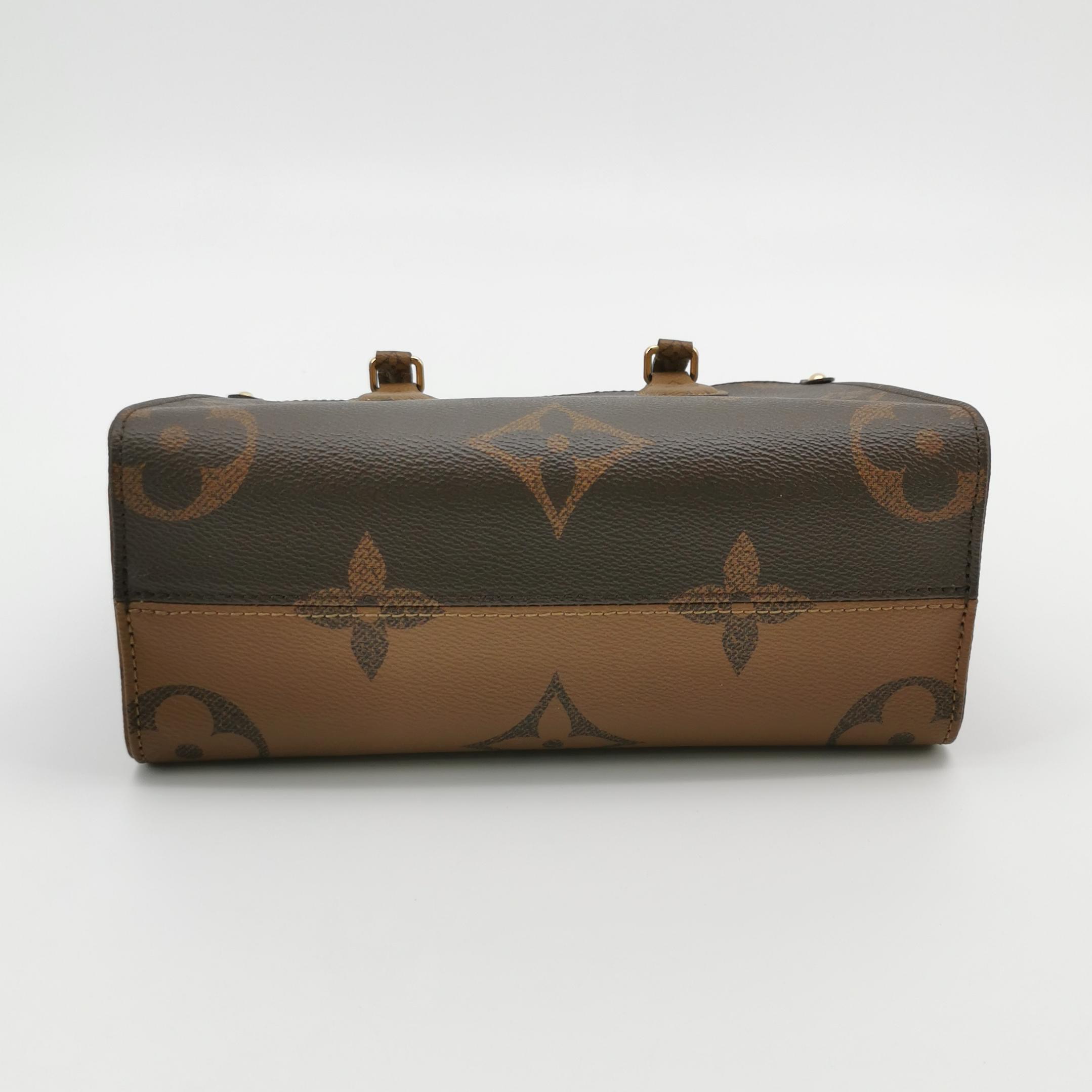 Louis Vuitton(LV) OnTheGo Tote Reverse Monogram Giant PM — photo 6 of 24