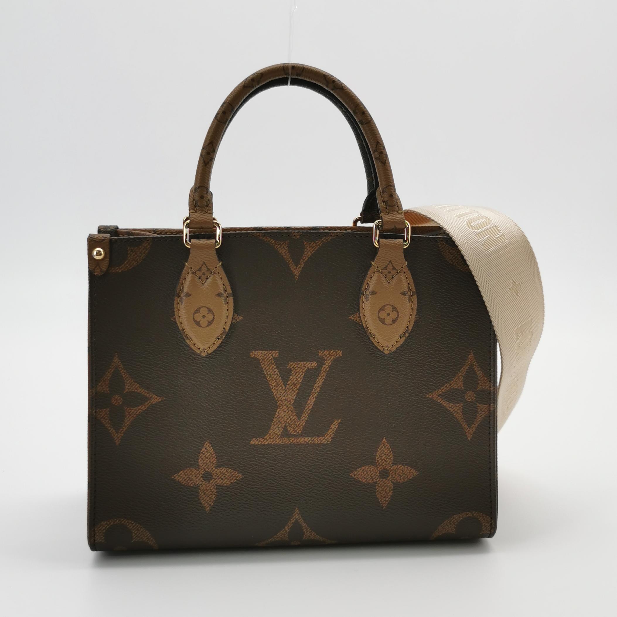 Louis Vuitton(LV) OnTheGo Tote Reverse Monogram Giant PM — photo 7 of 24