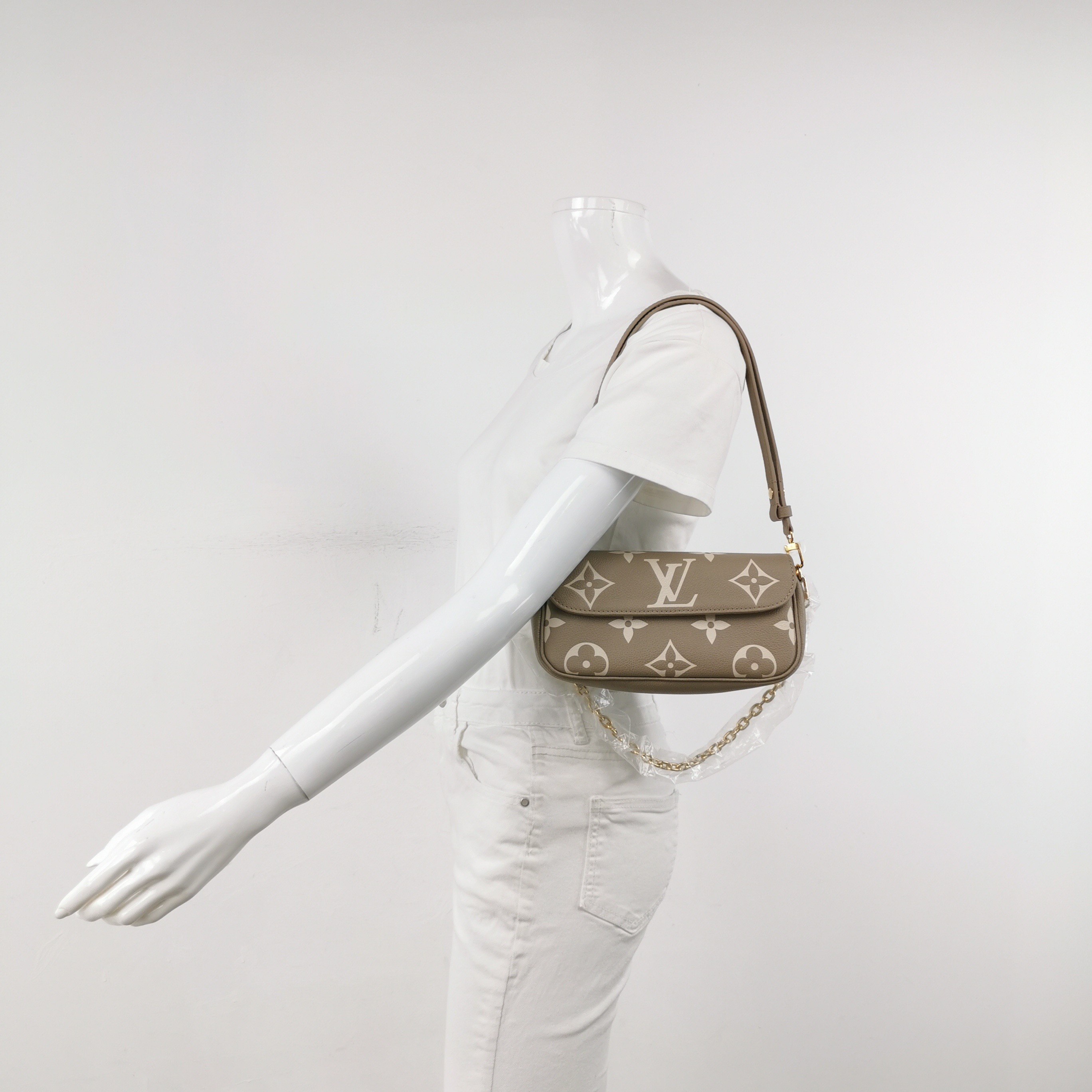 Louis Vuitton(LV) Ivy Wallet on Chain Bicolor Monogram Empreinte Giant — alternate view