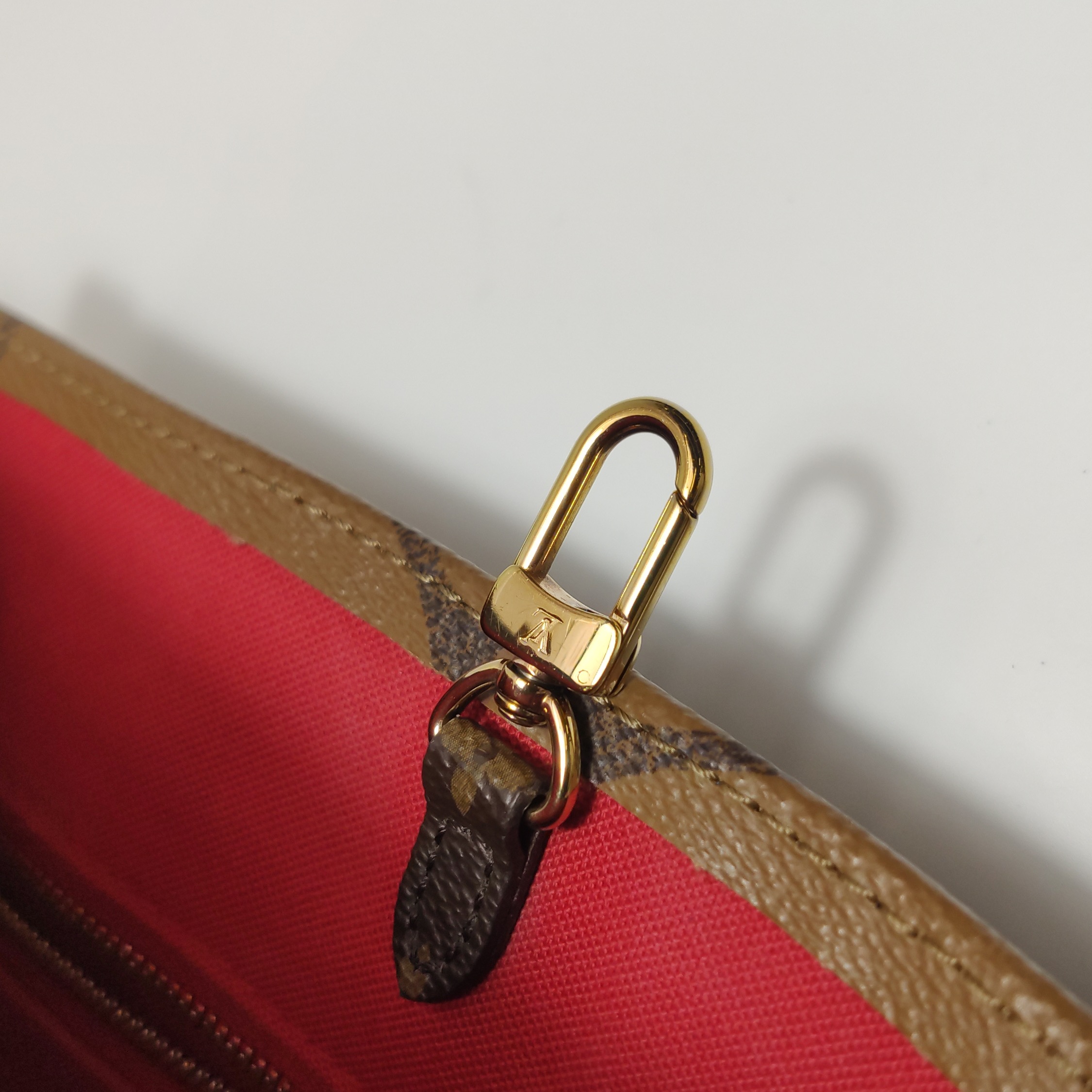 Louis Vuitton(LV) OnTheGo Tote Reverse Monogram Giant PM — photo 13 of 24