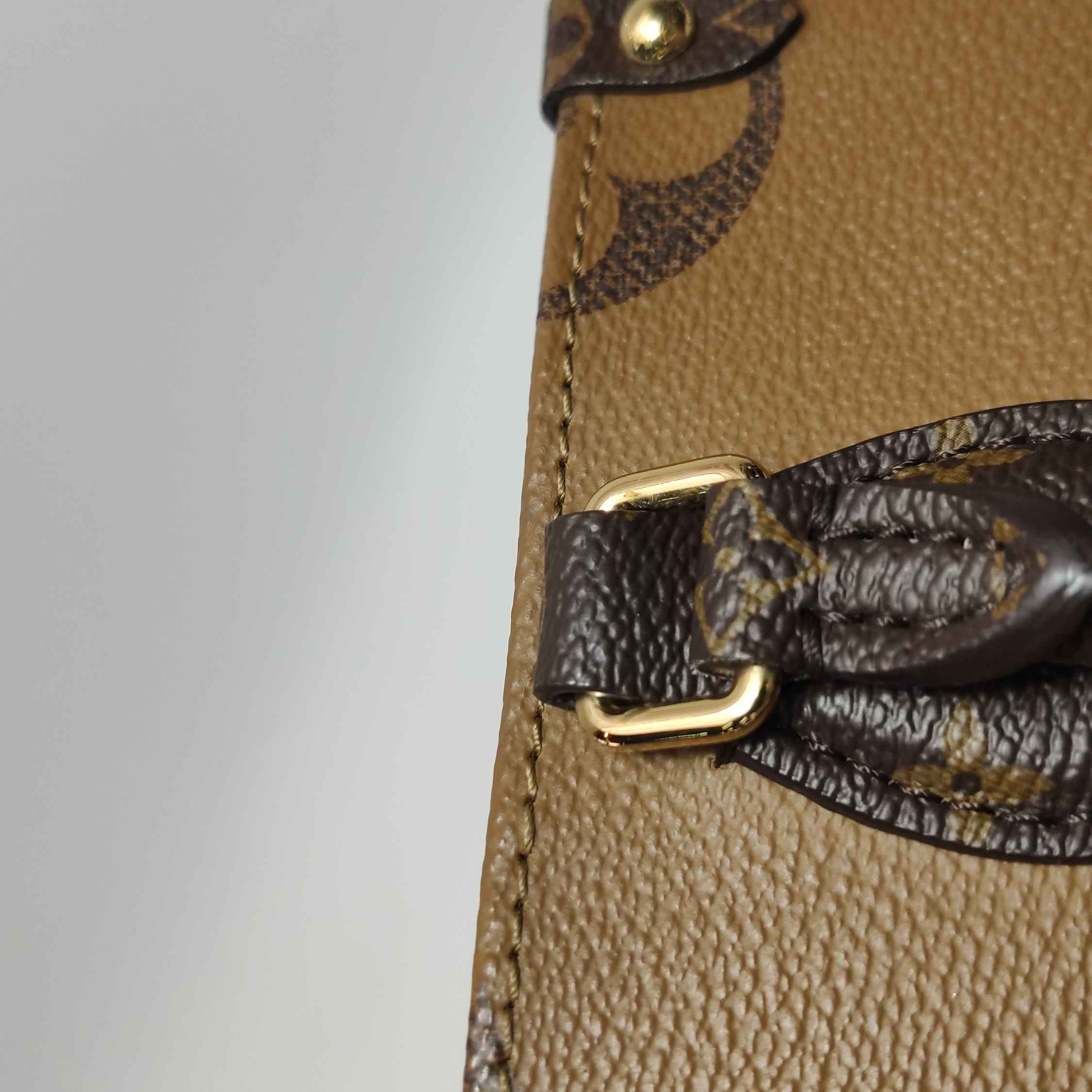 Louis Vuitton(LV) OnTheGo Tote Reverse Monogram Giant PM — photo 16 of 24