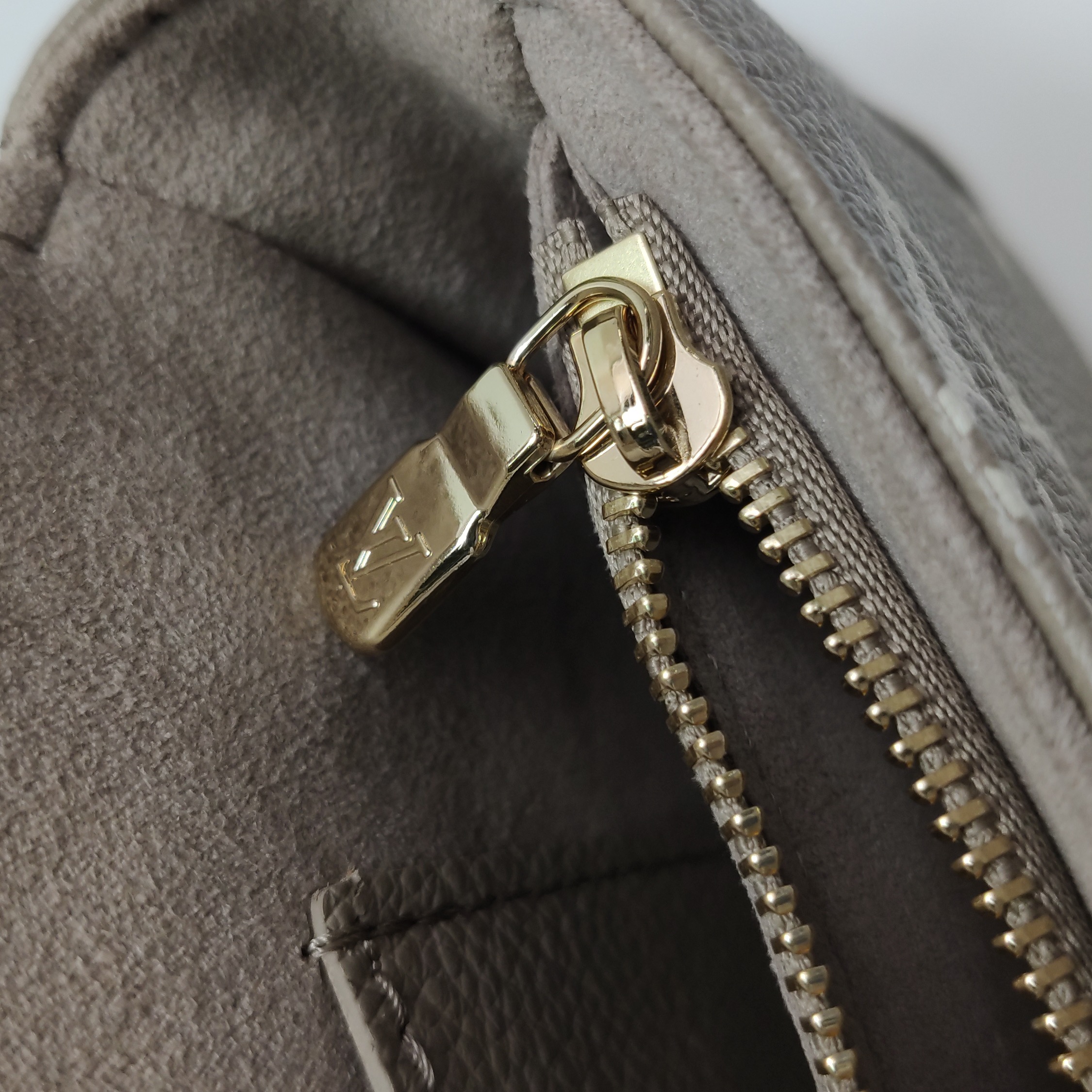Louis Vuitton(LV) Ivy Wallet on Chain Bicolor Monogram Empreinte Giant — photo 10 of 12
