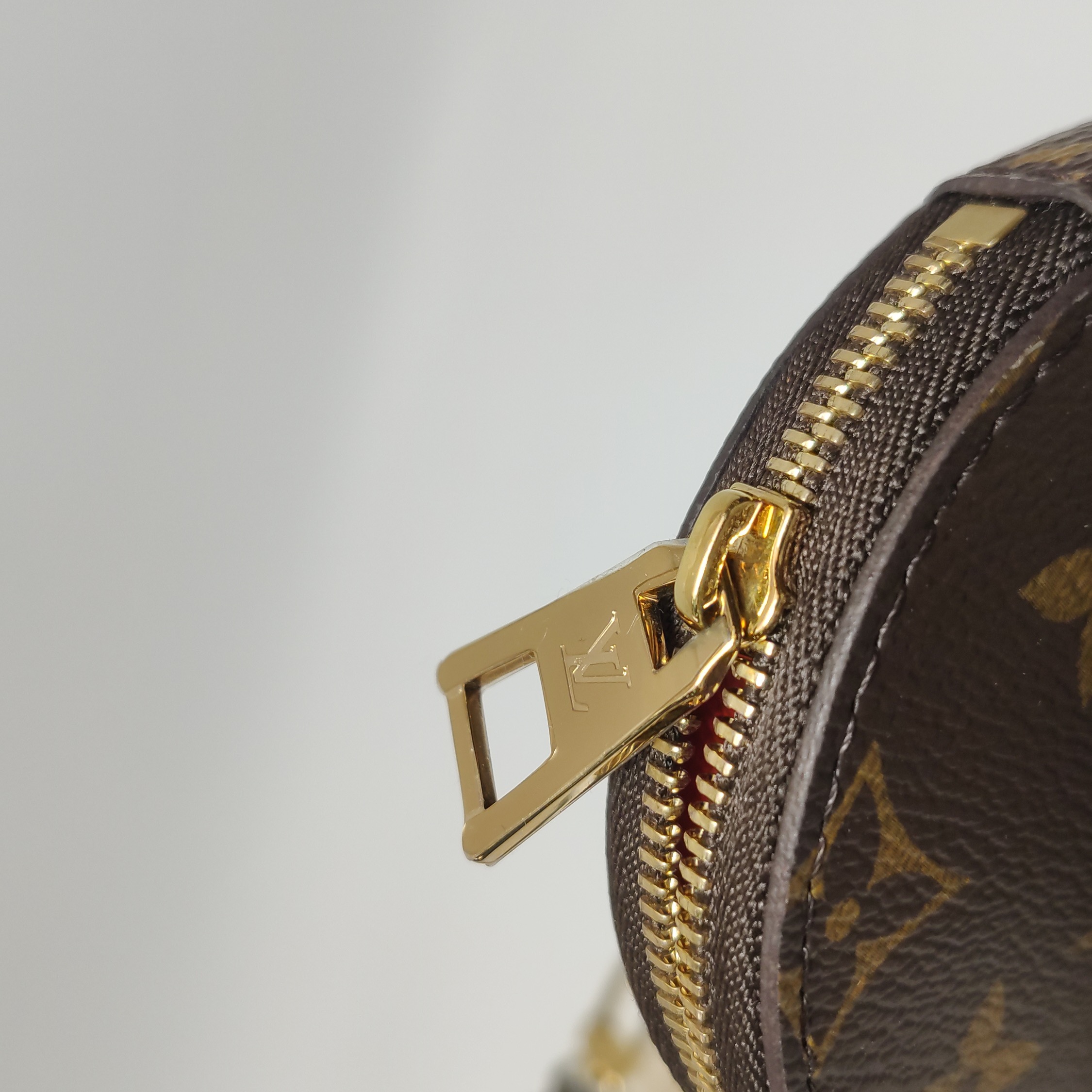 Louis Vuitton(LV) OnTheGo Tote Reverse Monogram Giant PM — photo 19 of 24