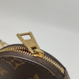 Louis Vuitton(LV) OnTheGo Tote Reverse Monogram Giant PM — thumbnail 19
